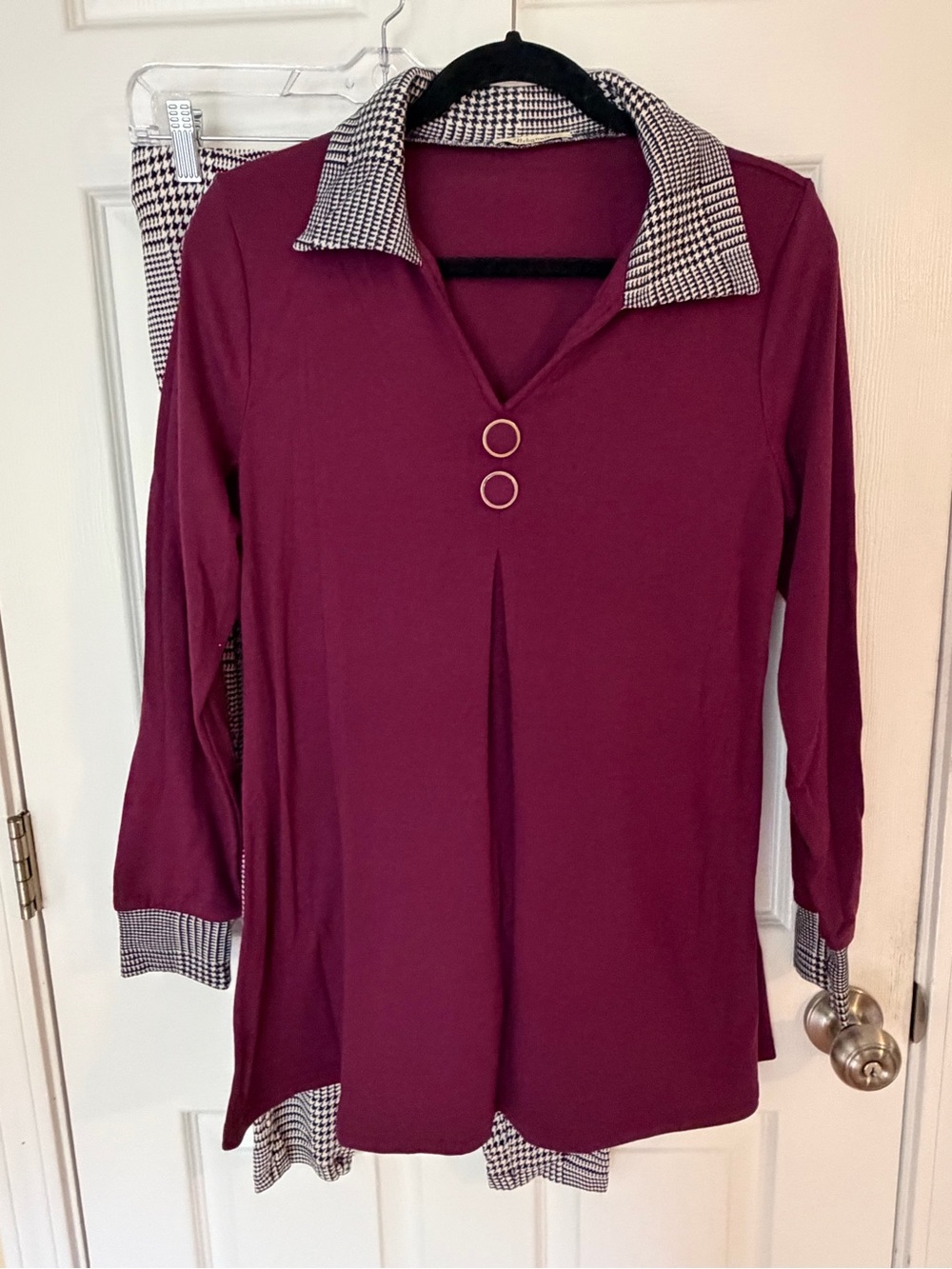 Long-Sleeve Burgundy Tunic Top with Contrast Houndstooth Collar